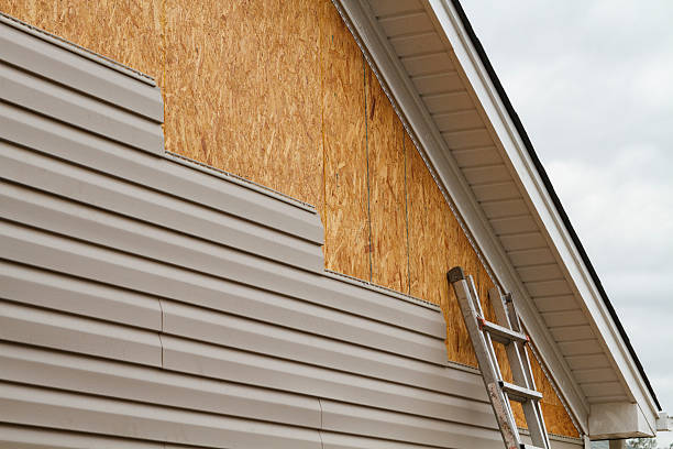Professional Siding Contractor technician working in Williamsport, OH